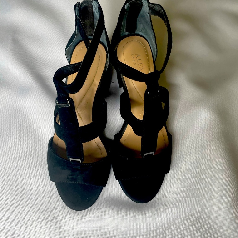 Super comfortable Alfani heels size 6